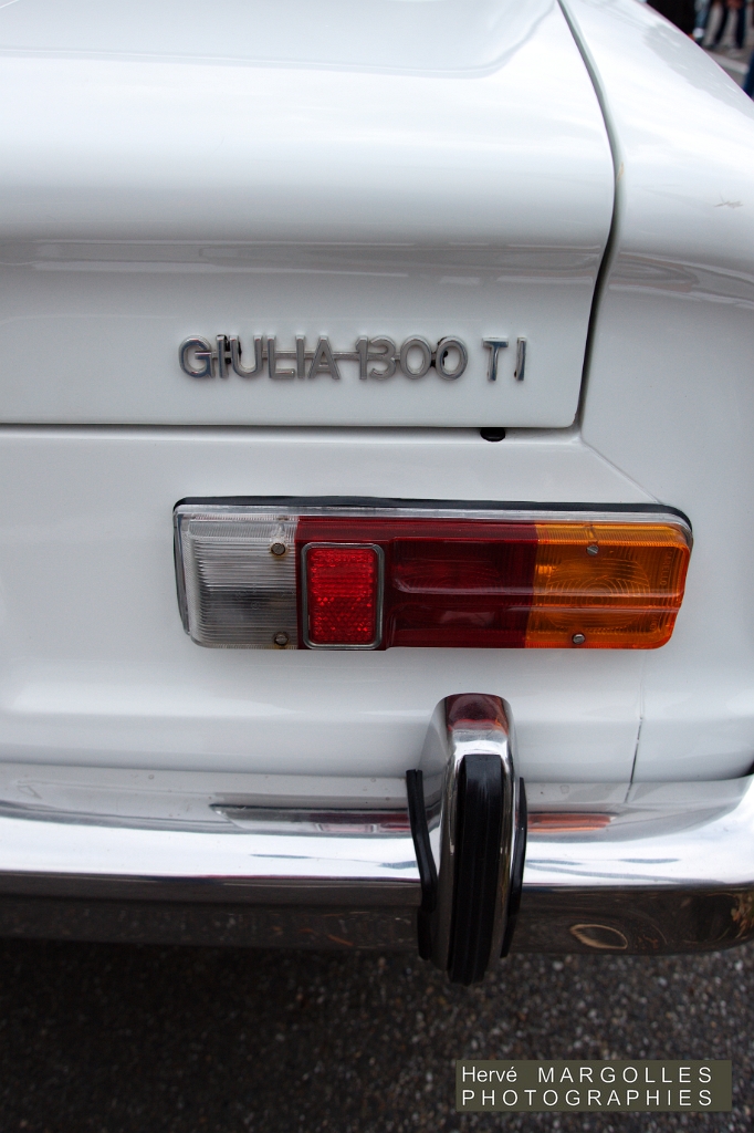 Alfa Romeo Giulia 1300 Ti-02.jpg